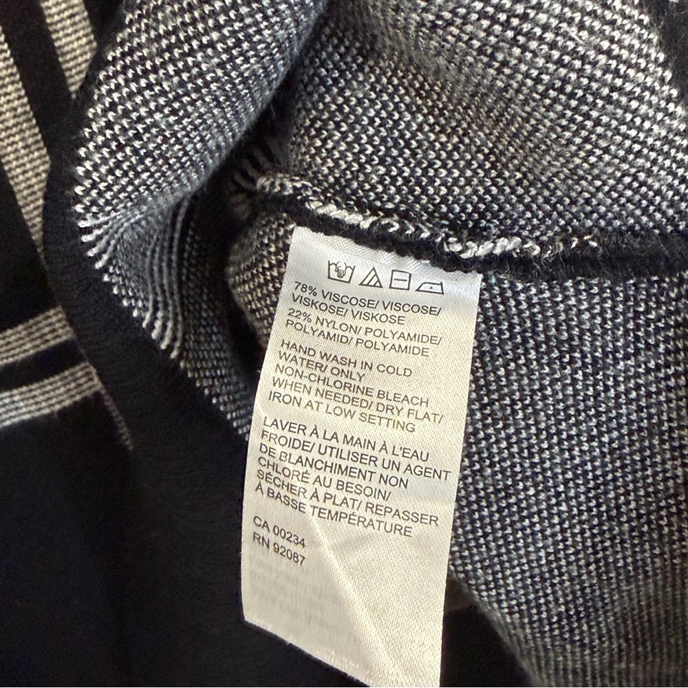 SAKS FIFTH AVENUE Women's Black/White Plaid Split Hem Sweater Size S - Picture 5 of 7